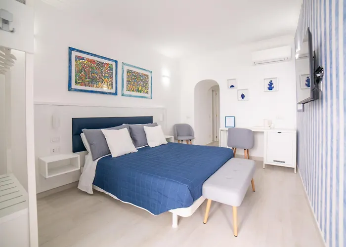 לינה וארוחת בוקר Casaromiti קאפרי